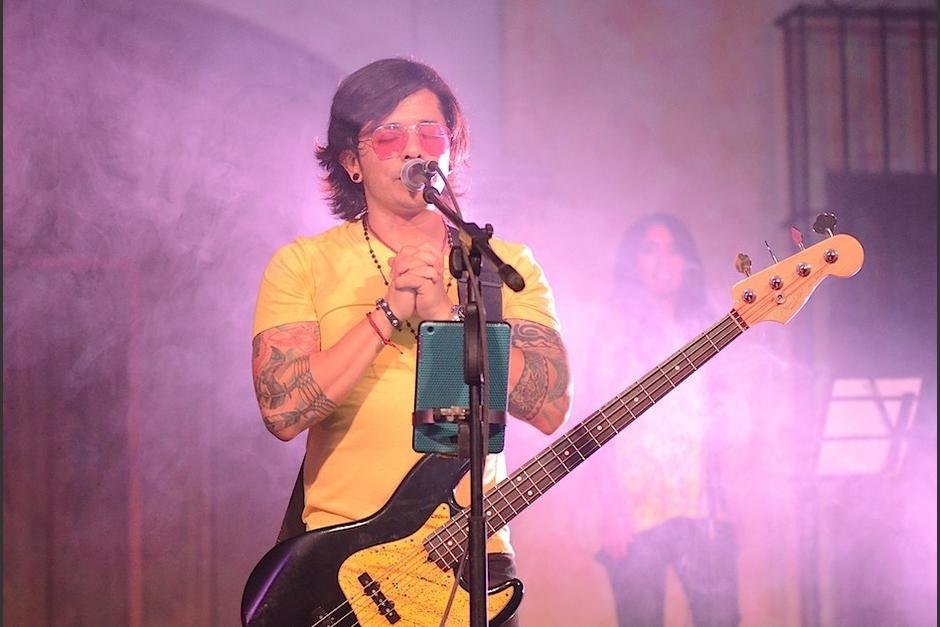 El guatemalteco Tavo Bárcenas estrenó con una presentación su nueva producción discográfica llamada Groove On. (Foto: Selene Mejía/Soy502) 