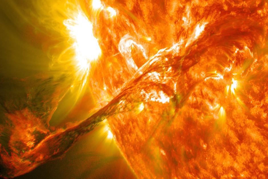 Una erupción solar podría poner en peligro tecnologías e infraestructuras clave para la población de todo un continente. (Imagen: discovery.com)