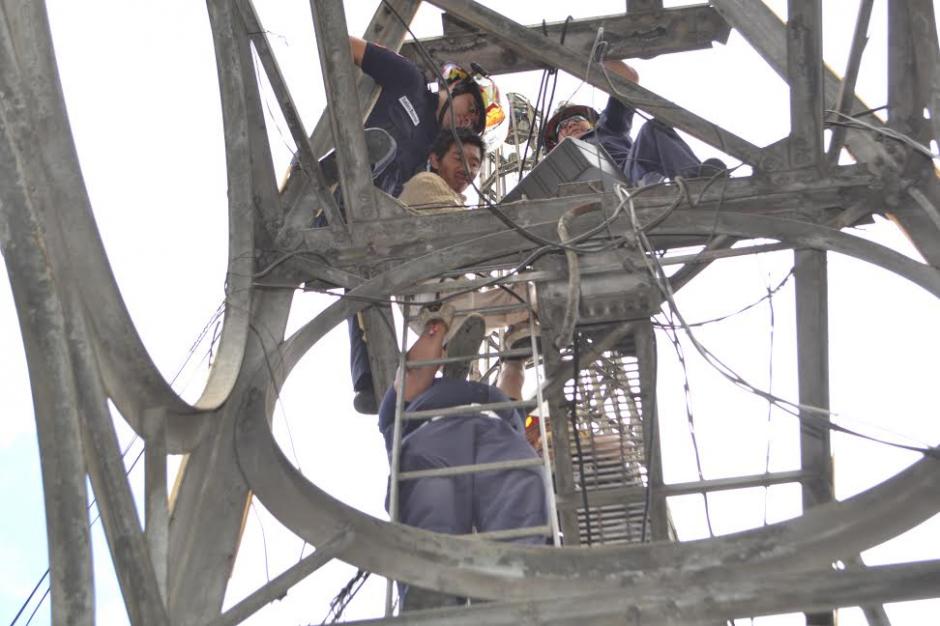 Los Bomberos Municipales hicieron un llamado a las autoridades para dar ayuda psicológica a Adelo López Cruz, quien se ha subido en reiteradas ocasiones a la Torre del Reformador. (Foto: Bomberos Municipales) 