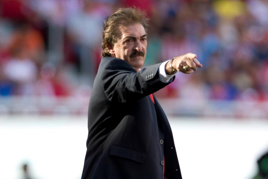 Ricardo La Volpe quiere que la FIFA cambie sus reglamentos y cada equipo juegue tan solo con 10 jugadores. (Foto: univision.com)