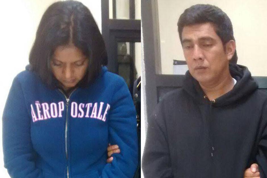 Dos guardias del Sistema Penitenciario fueron detenidos cuando ingerían bebidas alcohólicas dentro del Preventivo para Mujeres de Quetzaltenango. (Foto: Policía Nacional Civil)