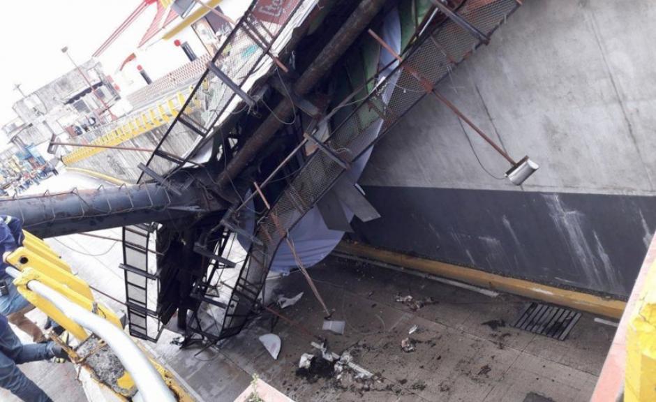 La falta de control de las vallas publicitarias ha generado inconvenientes en el tránsito. (Foto: Archivo/Soy502)