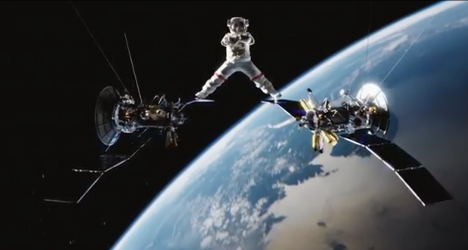 Jean Claude Van Damme sorprendió al mundo con un comercial de Volvo realizando un split entre dos camiones. (Youtube) 