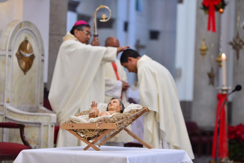 Monseñor Óscar Julio Vián hizo un llamado para que se recuerde el significado de la celebración de Navidad. (Foto: Jesús Alfonso/Soy502)