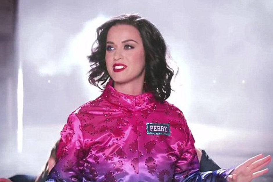 Katy Perry está en uno de los comerciales del Súper Tazón y actuará en el medio tiempo de dicho evento deportivo. 