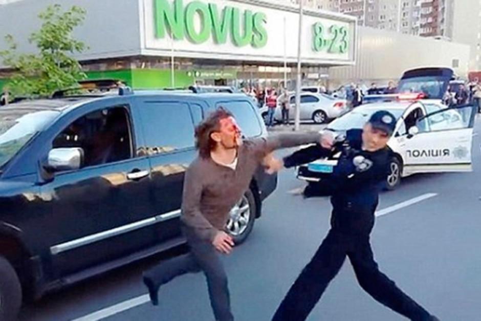 Vyacheslav Oliynyk, excampeón de lucha grecorromana, protagonizó una violenta pelea con siete policías. (Foto: Captura de Pantalla/sport.es)