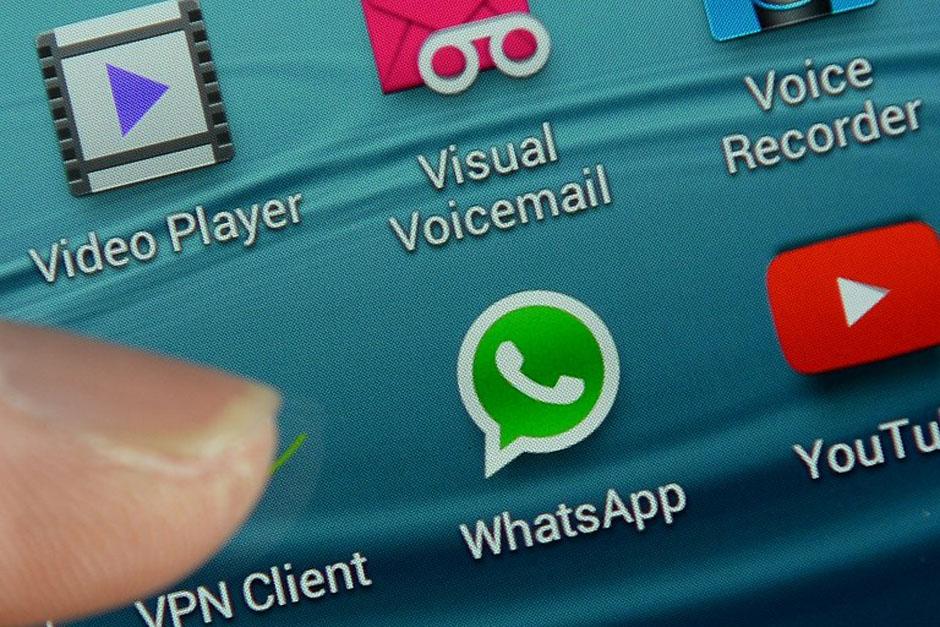 La penetración de Facebook, mezclada con la creciente suma de usuarios a la plataforma de WhatsApp, supone un riesgo para el servicio de SMS en los países de Latinoamérica. (Foto: AFP)