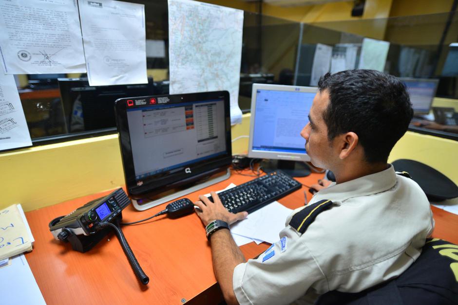La PNC en Guatemala ha enfrentado problemas para llegar con rápidez a cubrir las emergencias por la falta de gasolina. (Foto: Archivo/Soy502) 