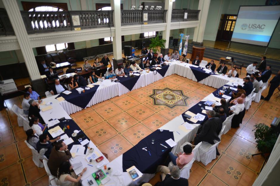 Las reuniones se han estado efectuando en el Paraninfo Universitario en la zona 1. (Foto Wilder López/Soy502)
