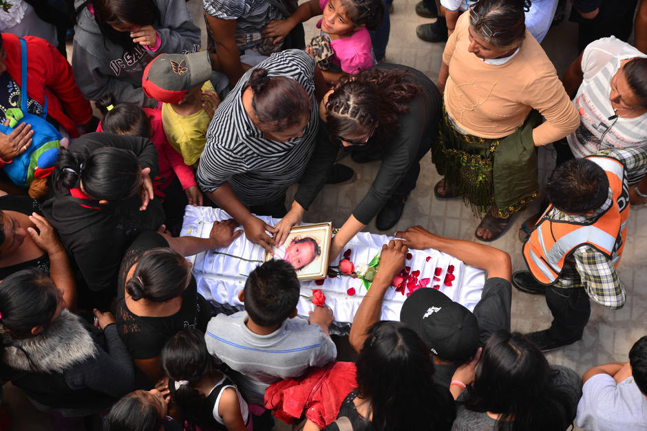 Los cuatro menores fueron sepultados en el Cementerio General; la madre de dos de los pequeños sobrevivió y ya fue dada de alta. (Foto: Archivo/Soy502)
