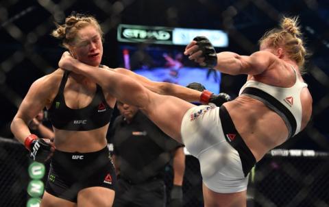 Brutal patada acaba con el reinado de Ronda Rousey en la UFC