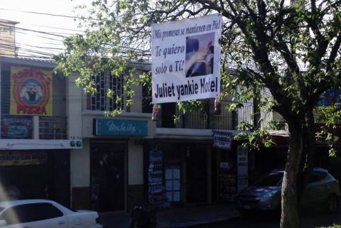 Un nuevo mensaje público de amor: “Juliet Yankie Hotel”