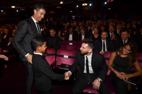 Así fue el cortés saludo de Lionel Messi al hijo de Cristiano Ronaldo