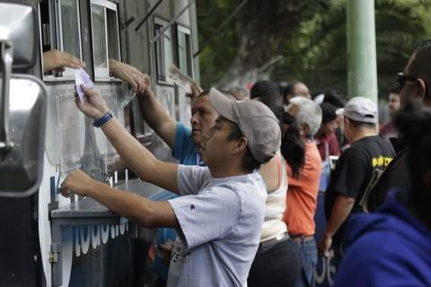 Euforia y largas colas para comprar boletos para ver a la Sele