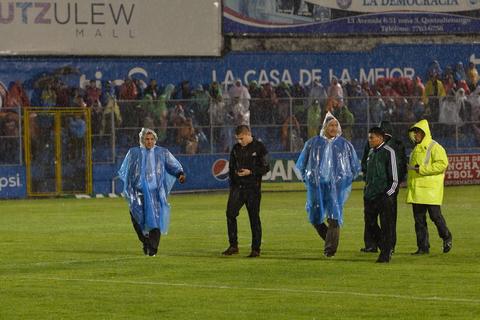 ¡Suspendido! El partido entre Xelajú MC y Sanarate se jugará mañana