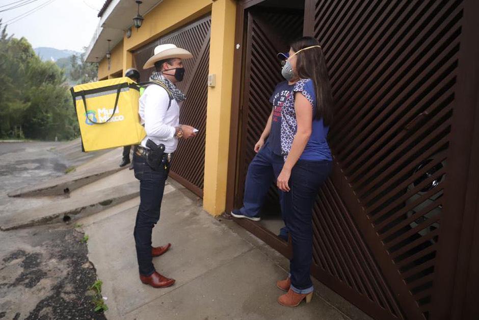 Neto Bran entrega pedidos de la Feria Virtual del Chicharrón