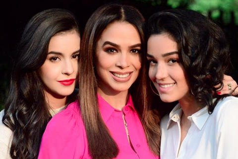 Las hijas de Biby Gaytán presumen sus cuerpazos en bikini