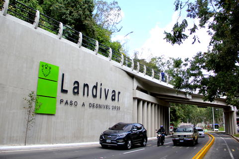 Inauguran el paso a desnivel Landívar en zona 15