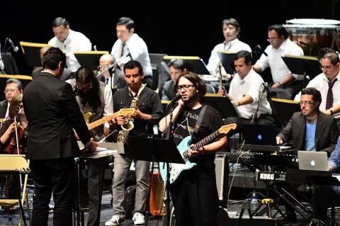 Ovacionan a Orquesta Sinfónica y Simbiosis en tributo a Pink Floyd