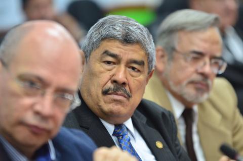 Mencos por señalamientos: "Investiguen, he vivido con la misma mujer"