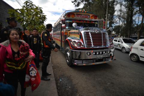 Multa de Q25 mil para pilotos de buses que manejen de forma imprudente