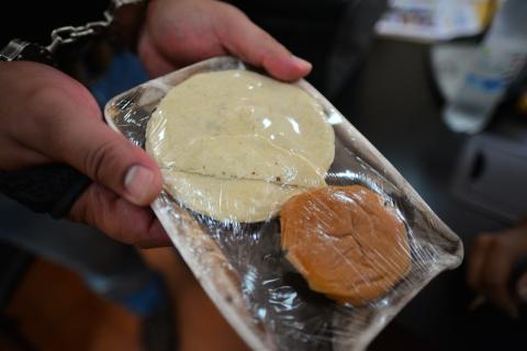 Estos son los contratos de alimentos que incomodaban a Byron Lima