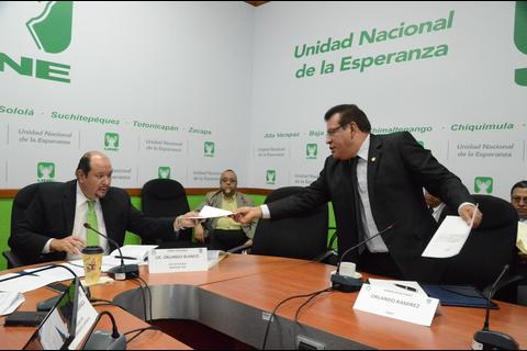 Estos diputados se reunieron en privado con Jimmy en finca Santo Tomás