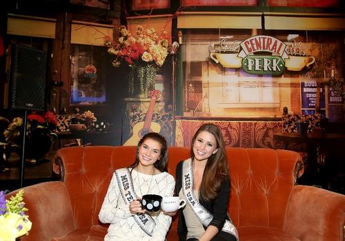 La serie tiene lugar en Manhattan, pero fue filmada en California, en los estudios de Warner Bros en Burbank, con excepción del final de la cuarta temporada en Londres.
