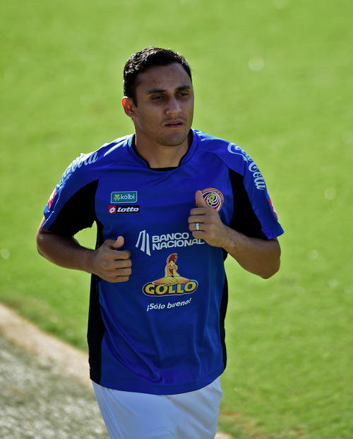 Navas trabaj&oacute; diferenciado por precauci&oacute;n. El cuerpo m&eacute;dico de la Selecci&oacute;n de Costa Rica diagnostica que estar&aacute; listo para el s&aacute;bado. (Foto: AFP)