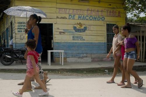 En su natal Colombia algunos comercios llevan el nombre de su creaci&oacute;n "Macondo" (Foto:AFP)