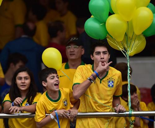 El p&uacute;blico volvi&oacute; a silbarle a los brasile&ntilde;os, exigiendo un mejor rendimiento