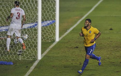Fred anot&oacute; el &uacute;nico gol del juego y salv&oacute; a Brasil de una bochornosa derrota