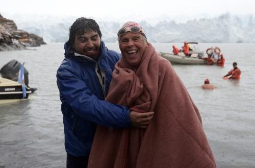 Uno de los abuelos nadadores despu&eacute;s de participar en el Festival de Nataci&oacute;n de Invierno. (Foto: AFP) 