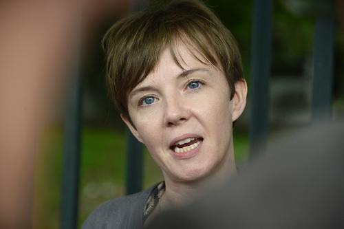 Cori Crider, abogada de Abu Wael Dhiab, habla del estado de salud de su cliente. (Foto: AFP)