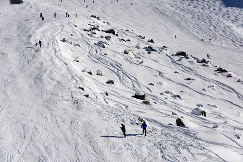 Fotograf&iacute;a tomada el 31 de diciembre de 2013, de la estaci&oacute;n de esqu&iacute; de los Alpes franceses de Meribel que muestra la parte rocosa entre dos laderas donde Michael Schumacher sufri&oacute; el percance. (AFP)