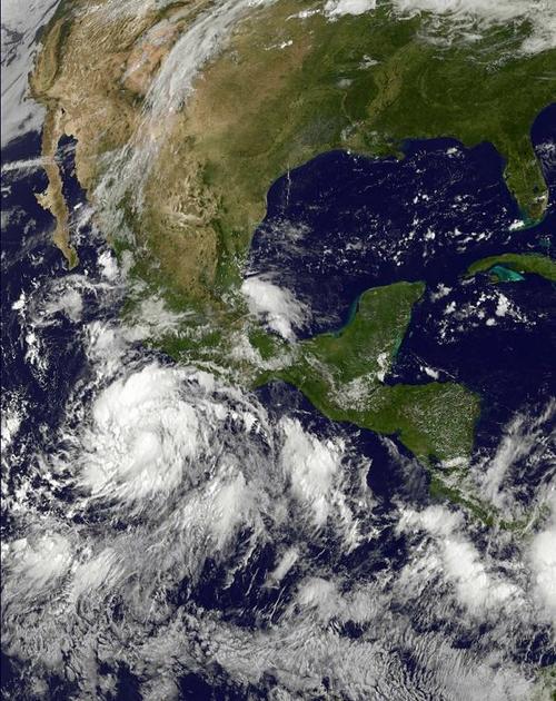 Esta imagen tomada de NASA / VA Proyecto muestra el hurac&aacute;n Marie el 23 de agosto de 2014 Marie packed vientos de casi 75 millas (120 kil&oacute;metros) por hora con r&aacute;fagas m&aacute;s sostenida, dijo el Centro Nacional de Huracanes. "Se prev&eacute; que el fortalecimiento constante durante las pr&oacute;ximas 48 horas y Marie es probable que se convierta en un hurac&aacute;n mayor el domingo" (AFP)