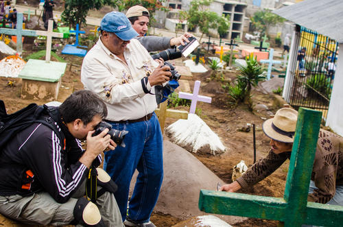 Parte de la sesión fotográfica realizada en el cementerio de Sumpango el 1 de noviembre