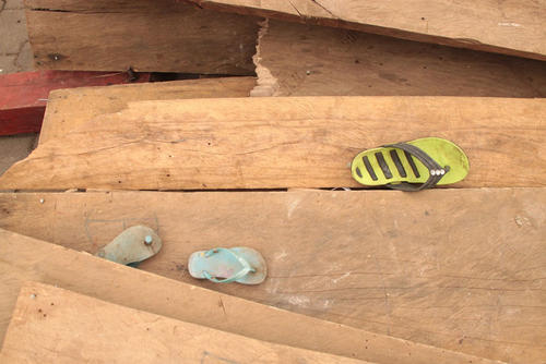 Dos niños fallecidos y varias personas heridas es el saldo tras colapsar una tarima luego de concluir una actividad del político Manuel Baldizón. (Foto: Nuestro Diario)