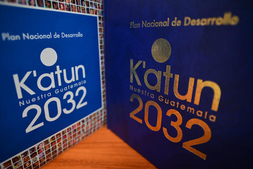 El lujoso libro, se suma al resto de gastos que se han realizado para este Plan. (Foto: Wilder L&oacute;pez/Soy502)