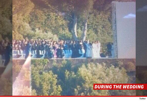 El sitio TMZ subió esta foto de la ceremonia. (Foto: TMZ)