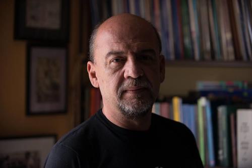 El escritor nacional es editor de Magna Terra donde promueve la literatura nacional, tanto dentro como fuera del país. (Foto: Facebook Gerardo Guinea Diez)