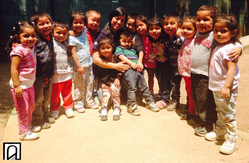 Safe Passage ofrece la oportunidad de apadrinar a uno de los niños que residen alrededor del relleno sanitario. (Foto Facebook/Safe Passage)