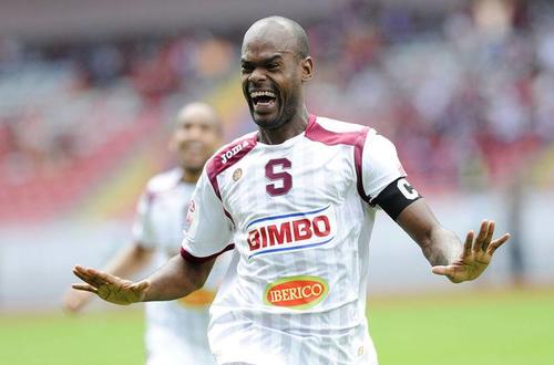 El panameño Adolfo Machado también se vio afectado en 2011, en ese entonces jugaba con Comunicaciones. Actualmente juega en Saprissa de Costa Rica, donde ya fue bicampeón. Pasó dos años suspendido. (Foto: Archivo)