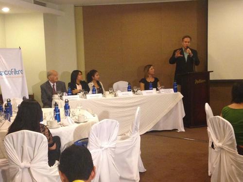 Phillip Wilson explica que para &eacute;l es un gran reto llevar salud a trav&eacute;s del agua a miles de ni&ntilde;os del &aacute;rea rural del pa&iacute;s. (Foto: Ecofiltro)