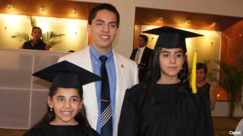 Los hermanos de Dafne, Andrew y Delanie Almaz&aacute;n tambi&eacute;n son superdotados. (Foto: Cedat)