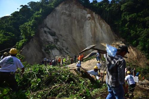El deslizamiento en El Cambray ocurri&oacute; en octubre de 2015. (Foto: Archivo/Soy502) 