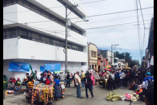 Los exempleados bloquearon el paso frente al Mides durante 6 horas el pasado 12 de octubre. (Foto Archivo/Soy502)