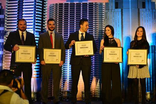 Todos los nominados en la categor&iacute;a recibieron su diploma. (Foto: Wilder L&oacute;pez/Soy502)