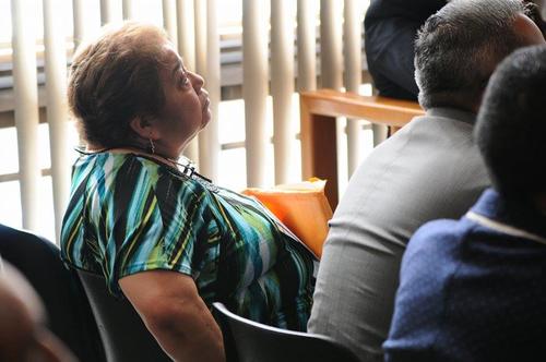 Marta Sierra junto a su hijo Otto Stalling durante una de las &uacute;ltimas audiencias en tribunales como sindicados. (Foto: Archivo/Soy502) 