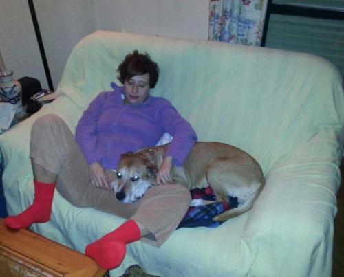 La enfermera se siente deprimida por el sacrificio de su perro Exc&aacute;libur, quien fue puesto a dormir sin el consentimiento de ella y su pareja. 